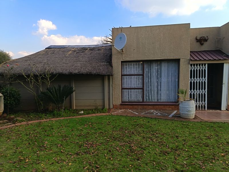 Prime family home with flatlet and pool - Photo 4