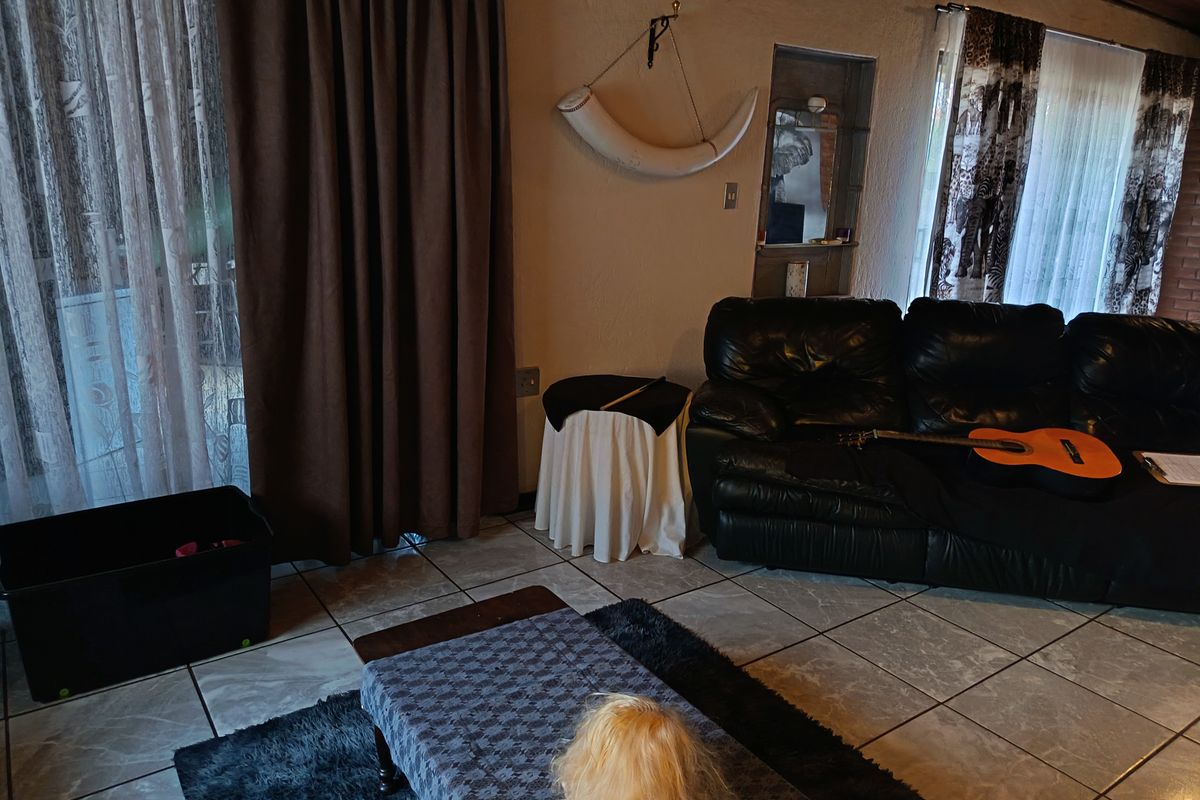 Prime family home with flatlet and pool - Photo 5