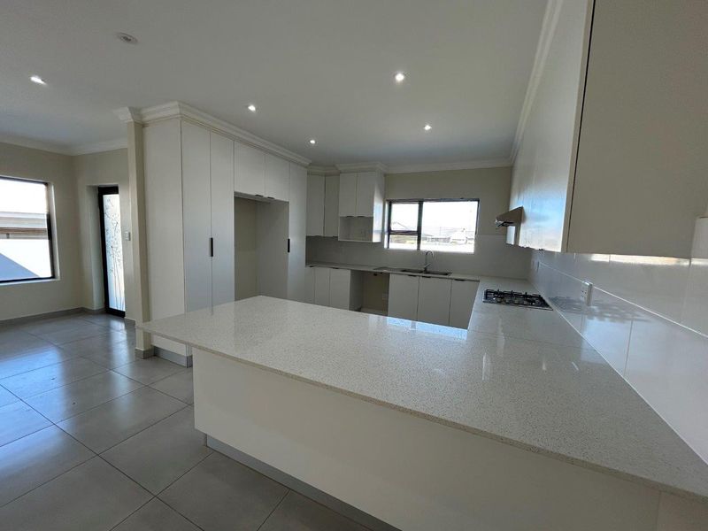 MODERN 3 BEDROOM HOUSE IN FOUNTAINS ESTATE - Photo 7