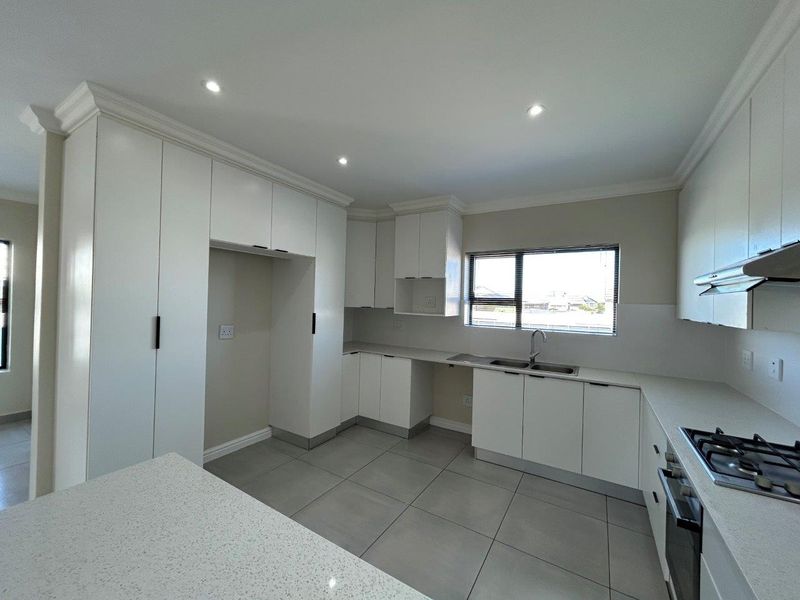 MODERN 3 BEDROOM HOUSE IN FOUNTAINS ESTATE - Photo 6