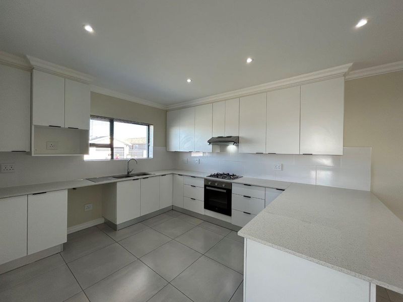 MODERN 3 BEDROOM HOUSE IN FOUNTAINS ESTATE - Photo 4