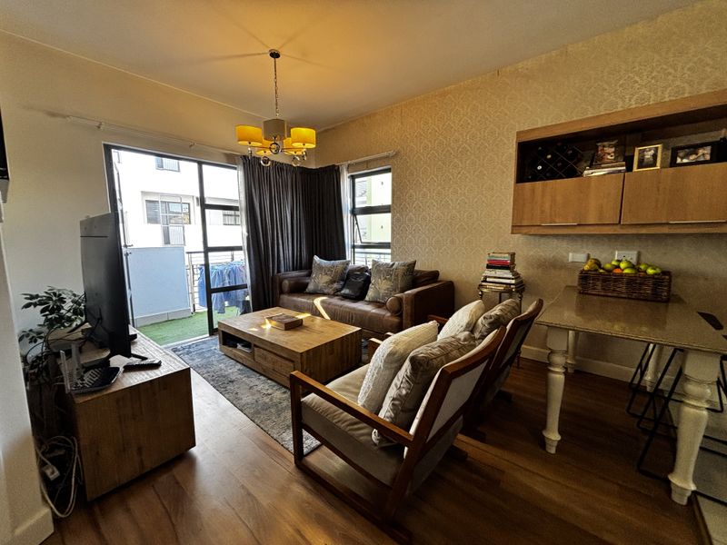2 Bed Gem - lock up and Go - Photo 1