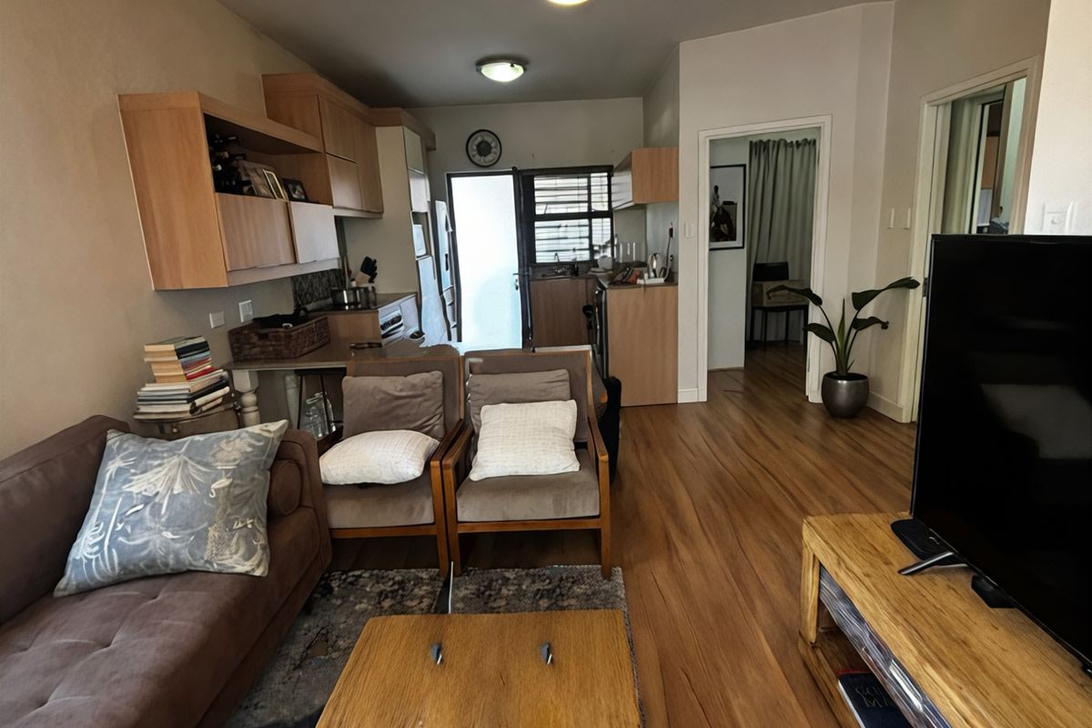 2 Bed Gem - lock up and Go - Photo 2