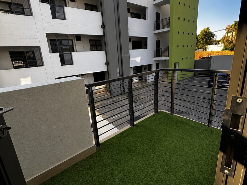 2 Bed Gem - lock up and Go - Photo 3