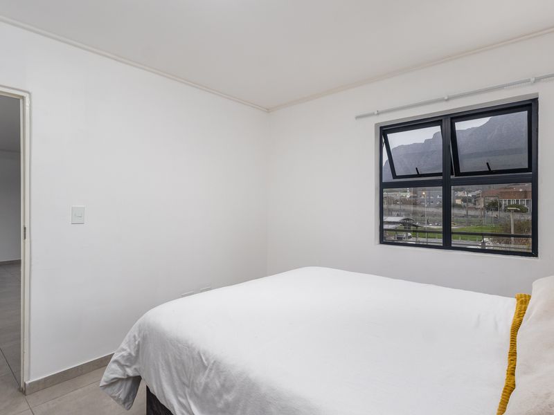 Contemporary Penthouse Living with Iconic Table Mountain Views - Photo 6