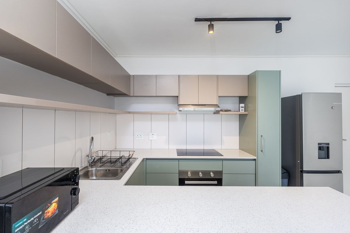 Contemporary Penthouse Living with Iconic Table Mountain Views - Photo 2