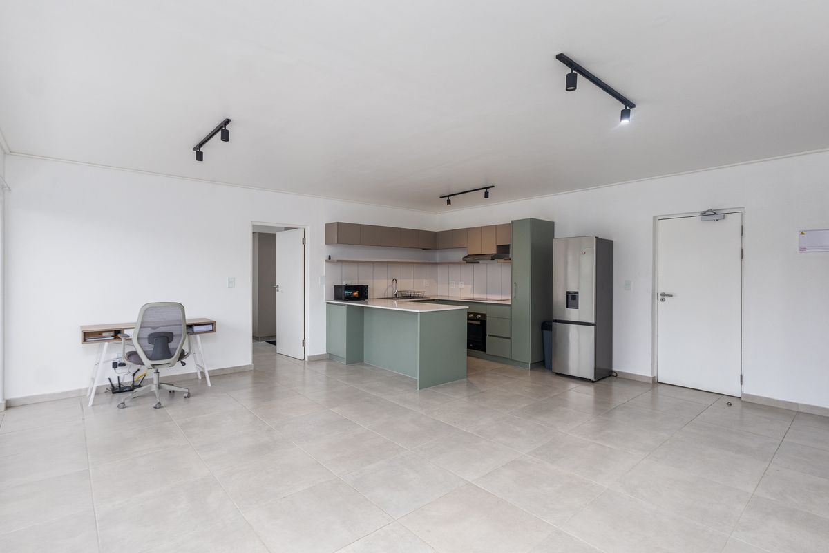 Contemporary Penthouse Living with Iconic Table Mountain Views - Photo 4