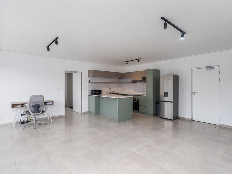 Contemporary Penthouse Living with Iconic Table Mountain Views - Photo 4
