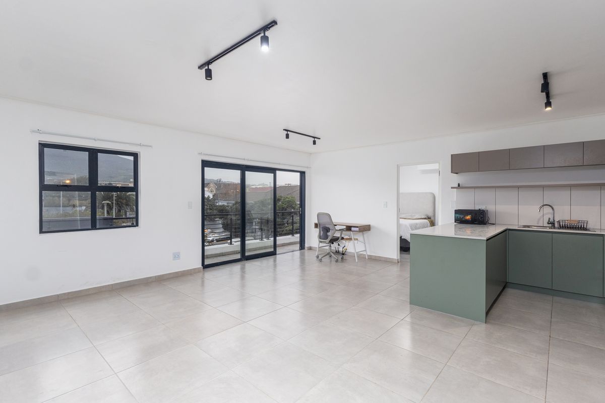 Contemporary Penthouse Living with Iconic Table Mountain Views - Photo 5