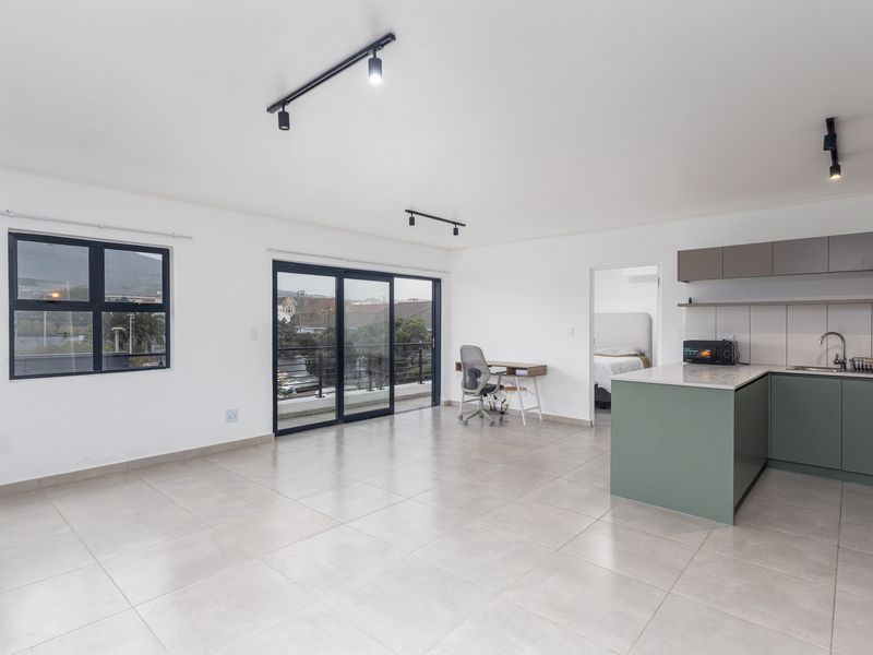Contemporary Penthouse Living with Iconic Table Mountain Views - Photo 5