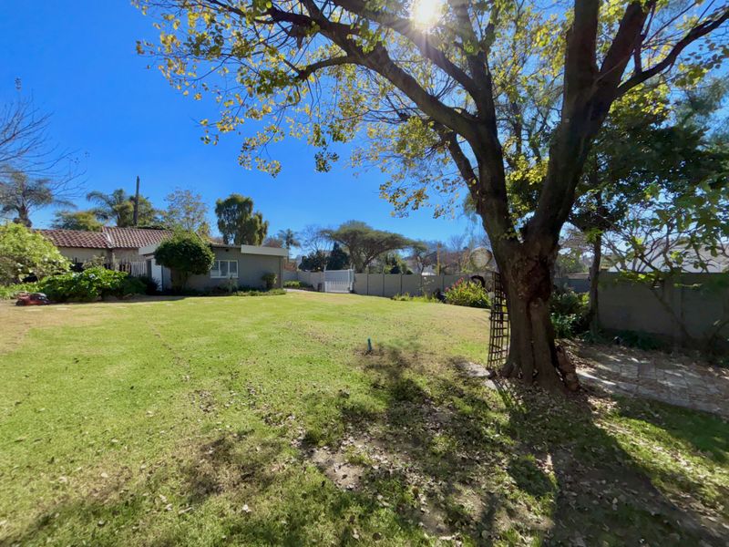 The Complete Package – 4 Bedrooms, Cottage, Pool, Jacuzzi & Dual Home Offices - Photo 2
