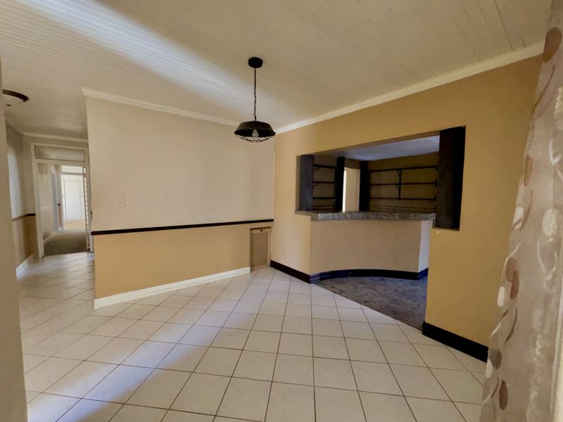 The Complete Package – 4 Bedrooms, Cottage, Pool, Jacuzzi & Dual Home Offices - Photo 5