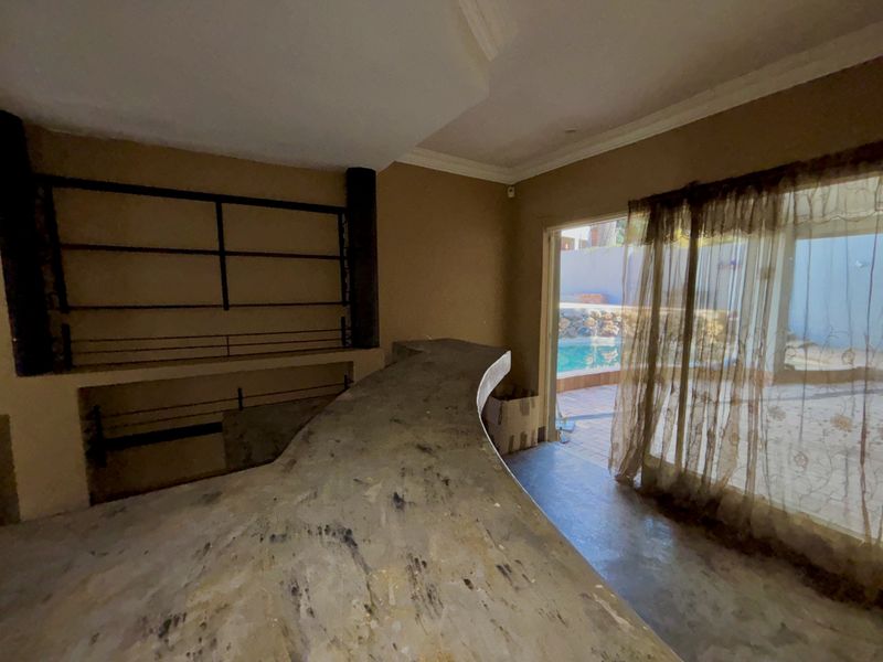 The Complete Package – 4 Bedrooms, Cottage, Pool, Jacuzzi & Dual Home Offices - Photo 10