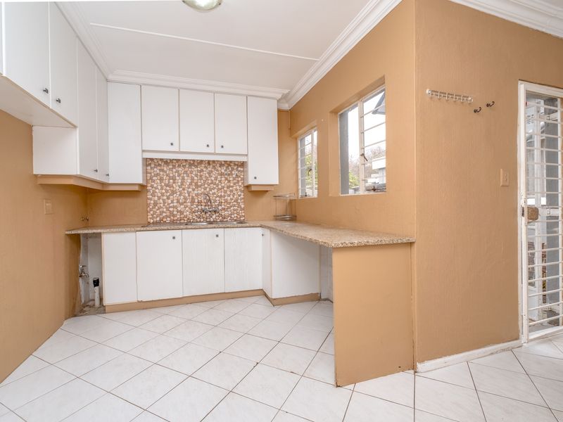 The Complete Package – 4 Bedrooms, Cottage, Pool, Jacuzzi & Dual Home Offices - Photo 10