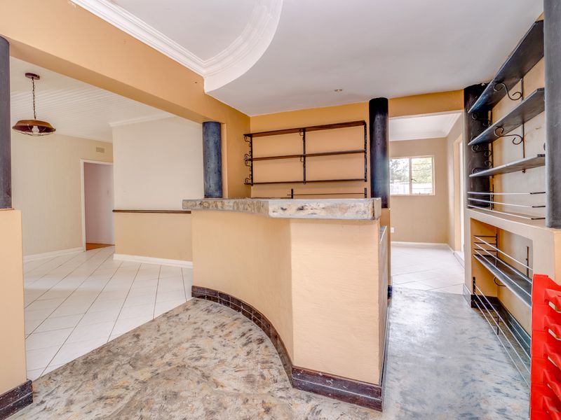 The Complete Package – 4 Bedrooms, Cottage, Pool, Jacuzzi & Dual Home Offices - Photo 6