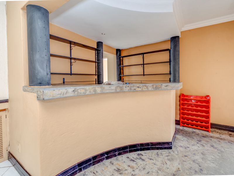 The Complete Package – 4 Bedrooms, Cottage, Pool, Jacuzzi & Dual Home Offices - Photo 5