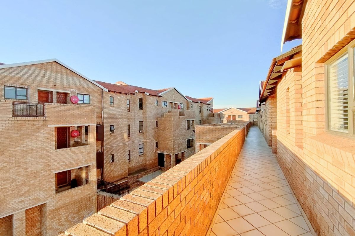 Lock-Up-and-Go Living with Uninterrupted Views!! - Photo 2