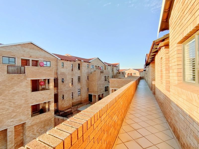Lock-Up-and-Go Living with Uninterrupted Views!! - Photo 2