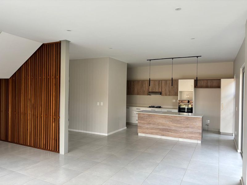3-Bedroom Modern Home, Palm lakes - Photo 4