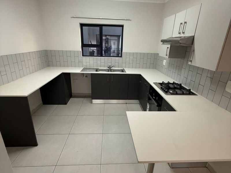Modern 2-Bedroom, 2-Bathroom Apartment – Available - Photo 9