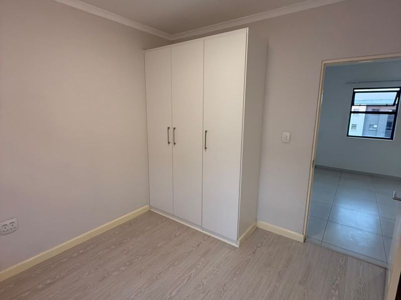 Modern 2-Bedroom, 2-Bathroom Apartment – Available - Photo 6