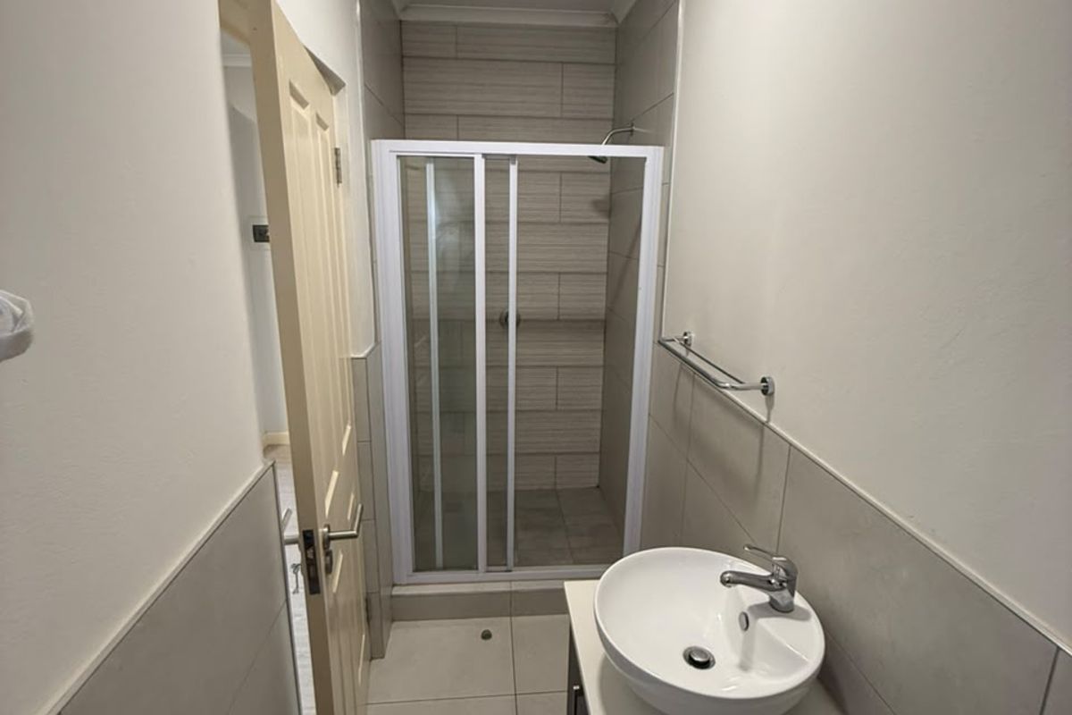 Modern 2-Bedroom, 2-Bathroom Apartment – Available - Photo 4