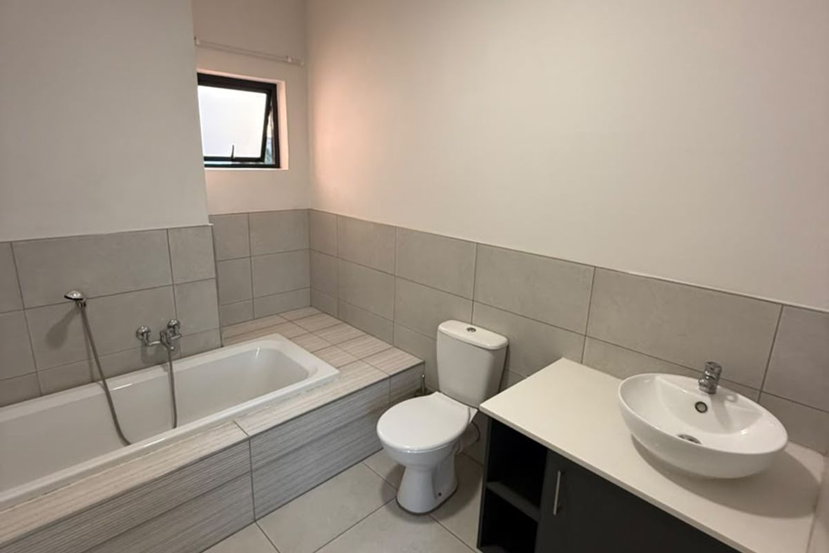 Modern 2-Bedroom, 2-Bathroom Apartment – Available - Photo 5