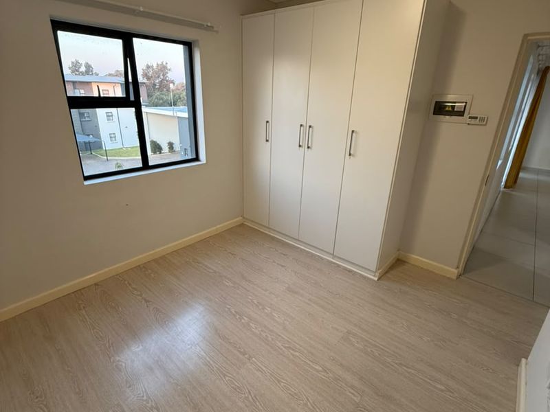 Modern 2-Bedroom, 2-Bathroom Apartment – Available - Photo 3