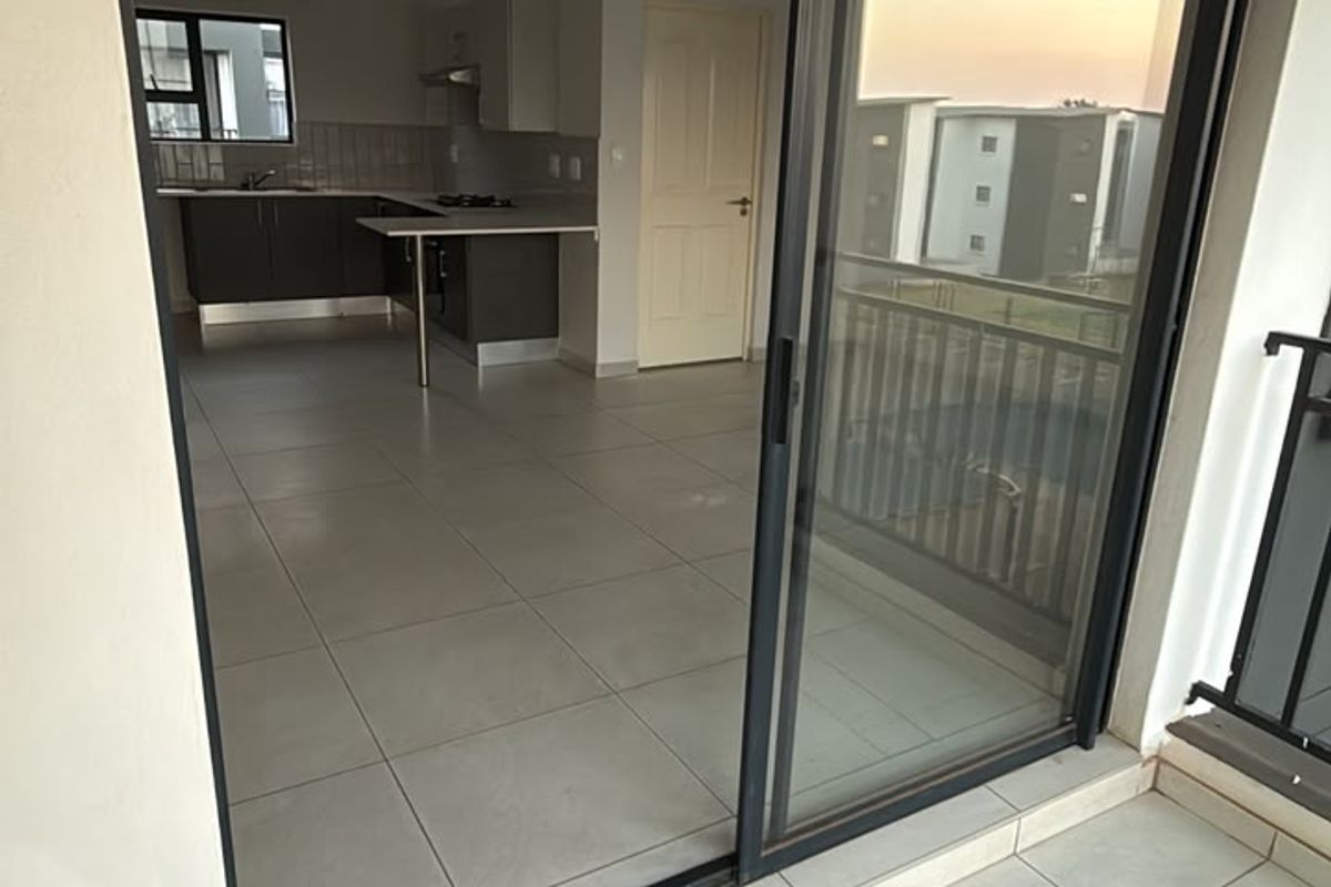 Modern 2-Bedroom, 2-Bathroom Apartment – Available - Photo 2