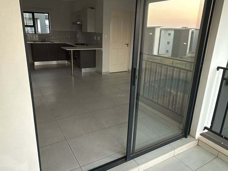 Modern 2-Bedroom, 2-Bathroom Apartment – Available - Photo 2