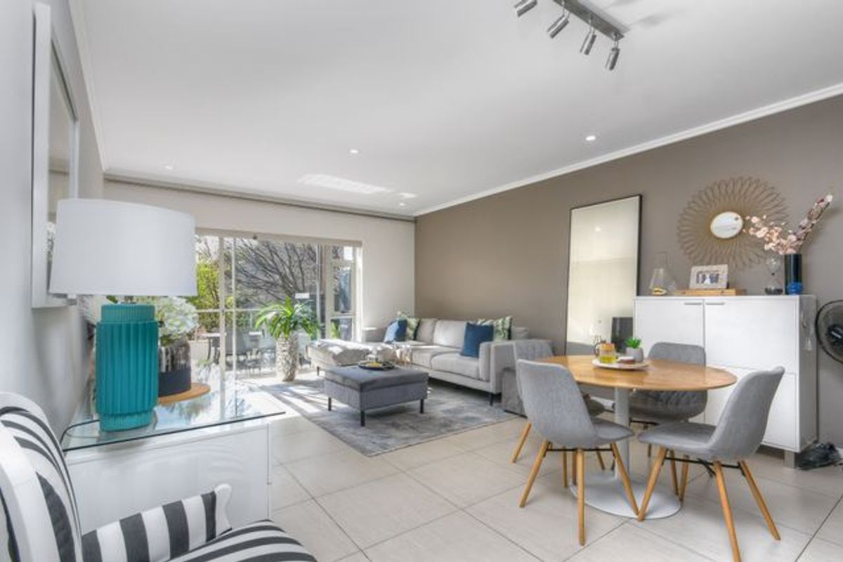 Immaculate 2 Bed , Modern, Pet Friendly Gem - Photo 4