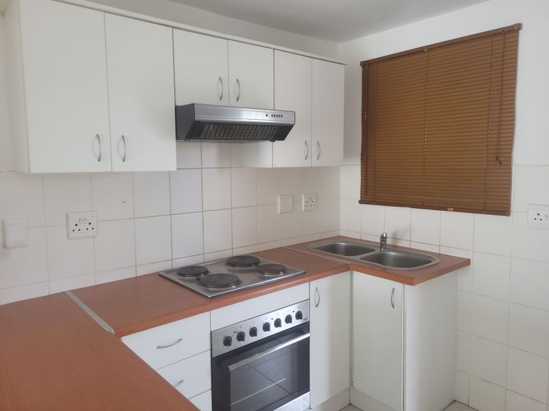 PAROW, Clarendon Villas - 1 Bedroom apartment with allocated parking bay for rent - Photo 1