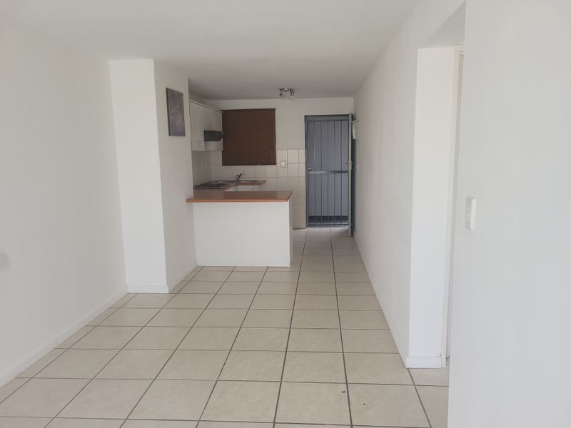 PAROW, Clarendon Villas - 1 Bedroom apartment with allocated parking bay for rent - Photo 3