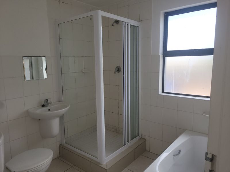PAROW, Clarendon Villas - 1 Bedroom apartment with allocated parking bay for rent - Photo 4
