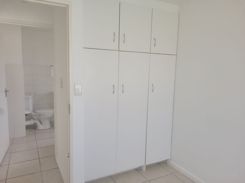 PAROW, Clarendon Villas - 1 Bedroom apartment with allocated parking bay for rent - Photo 6