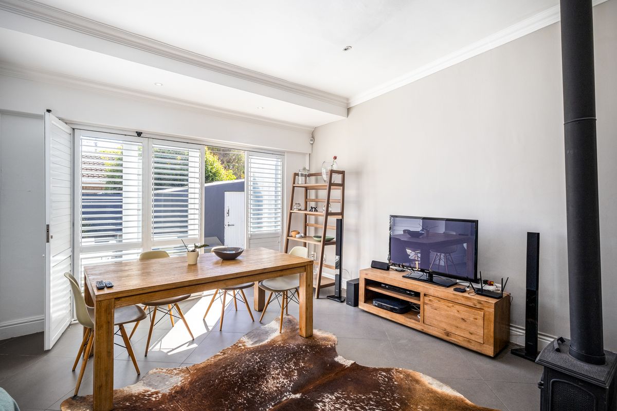Contemporary Semi-Detached Home with Mountain Views & Proven Airbnb Income - Photo 2