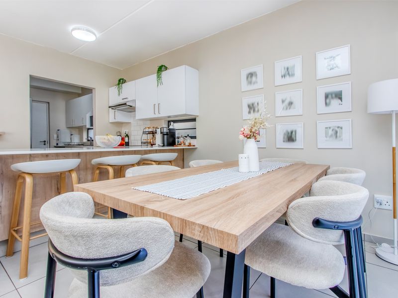 Executive Lock-Up-and-Go: Pristine 4-Bedroom Cluster in a Premier Upmarket Suburb - Photo 10