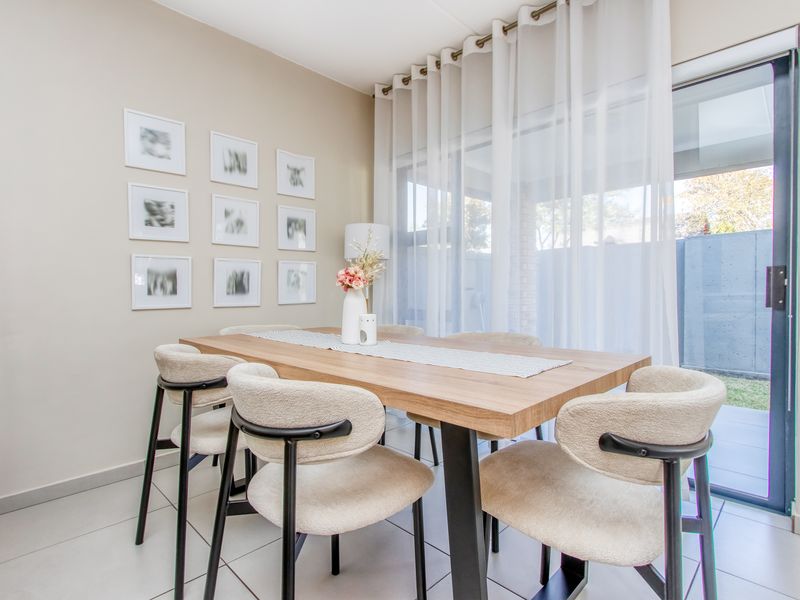 Executive Lock-Up-and-Go: Pristine 4-Bedroom Cluster in a Premier Upmarket Suburb - Photo 9