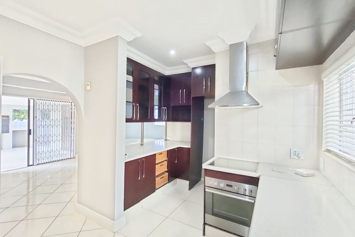 Elegant Family Home with Pool, Double Garage & Entertainment Flow... - Photo 5