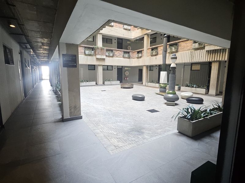 Tenanted, well-managed luxurious properties in the richest square mile in Africa - Photo 9