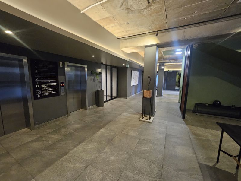 Tenanted, well-managed luxurious properties in the richest square mile in Africa - Photo 7