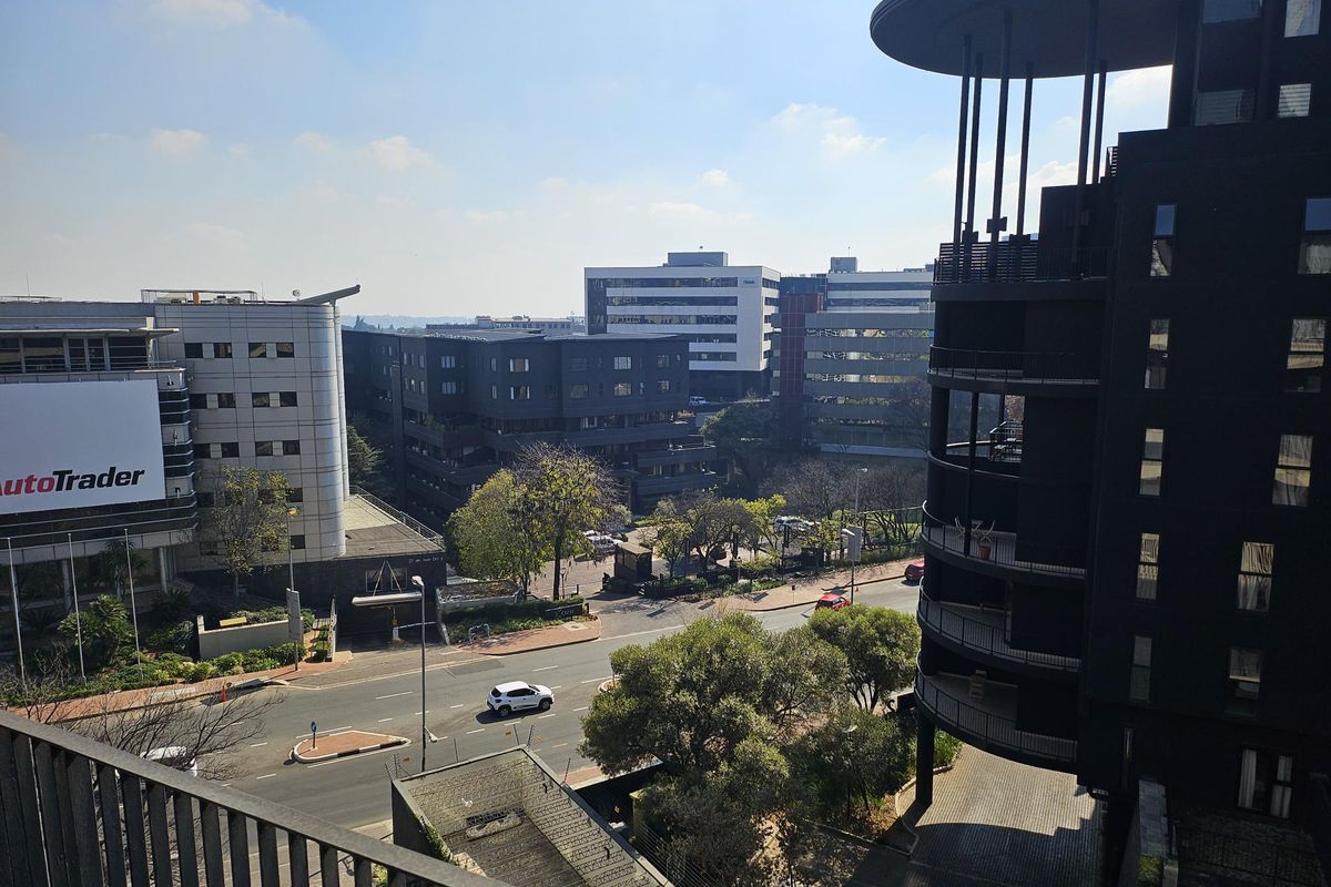 Tenanted, well-managed luxurious properties in the richest square mile in Africa - Photo 2