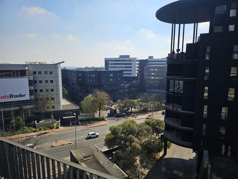 Tenanted, well-managed luxurious properties in the richest square mile in Africa - Photo 2