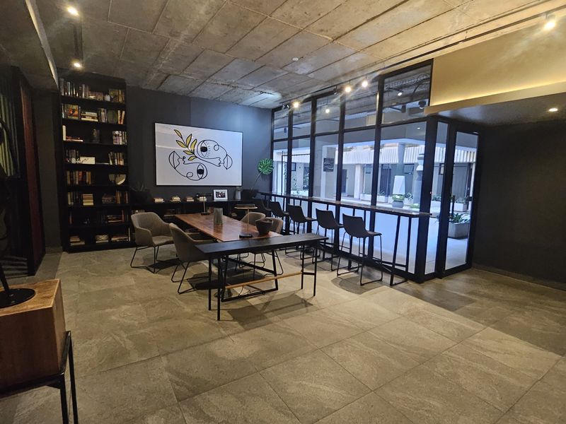 Tenanted, well-managed luxurious properties in the richest square mile in Africa - Photo 6