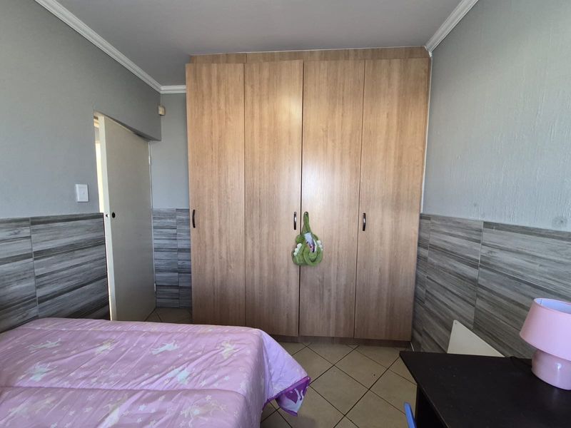 Stunning 2 beds 2 baths century - Photo 9