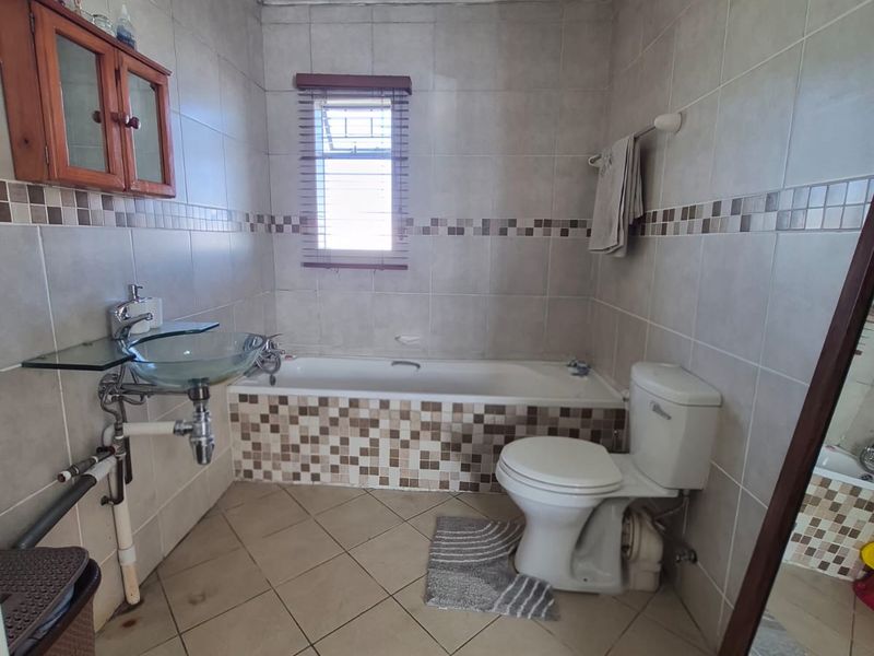 Stunning 2 beds 2 baths century - Photo 7