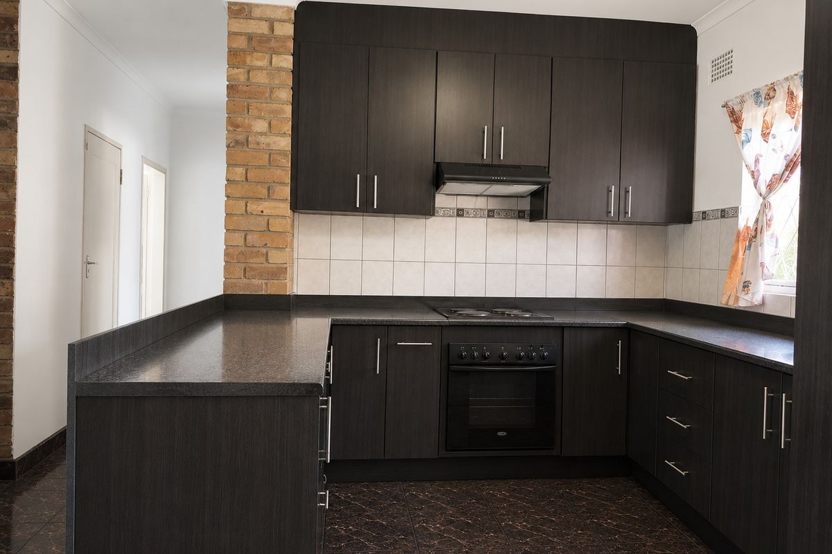 5 Bedroom House with Flatlet for sale in Strubenvale - Photo 4
