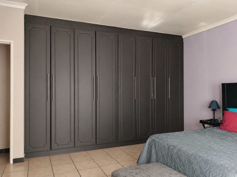 5 Bedroom House with Flatlet for sale in Strubenvale - Photo 6