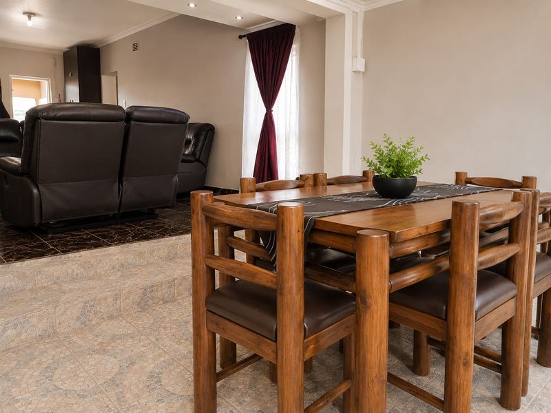 5 Bedroom House with Flatlet for sale in Strubenvale - Photo 3