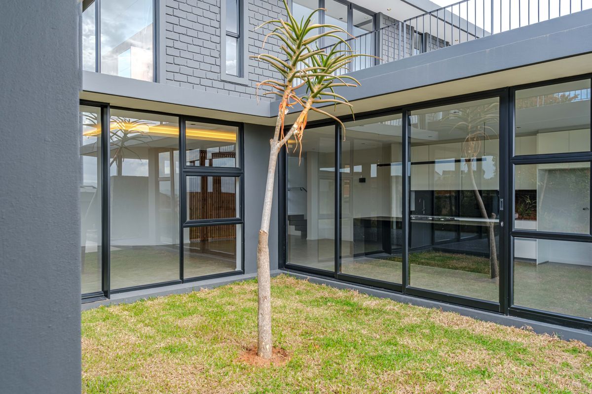 4 Bedroom , Newly Built Contemporary Luxury in Seaton Estate - Photo 3